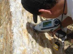 Thermo Scientific portable XRF analyzers deliver fast and accurate analysis of pathfinder elements for precious metal exploration.