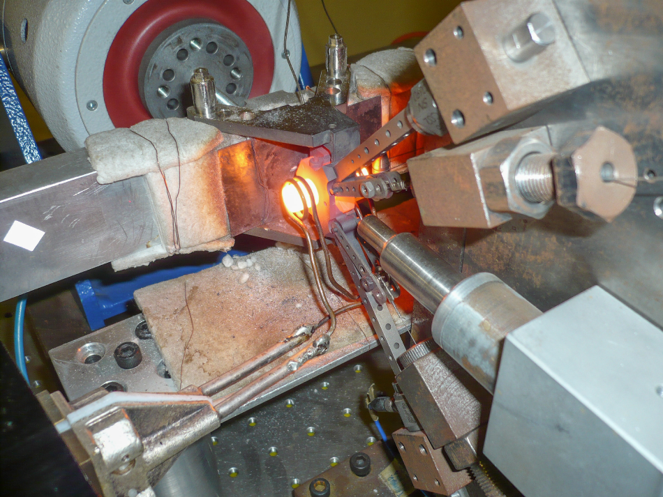 Tribology test of friction in interacting surfaces in relative motion at high temperature of over 1000 C degrees (1800 F degrees)