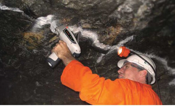 The Thermo Scientific Niton XL3t GOLDD+ is an ideal instrument for fast mine or field analysis.