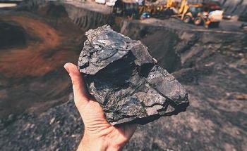 Application of Infrared Thermal Images and Multi-Fractal Theory in Rock Fractures