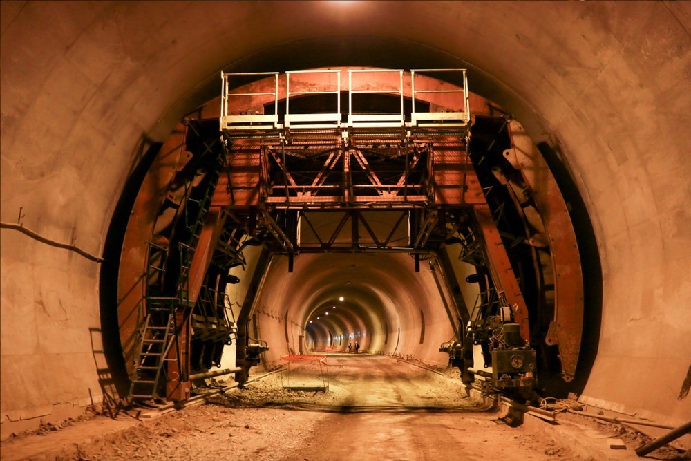 Enhancing Tunnel Safety with Fiber Bragg Grating Technology