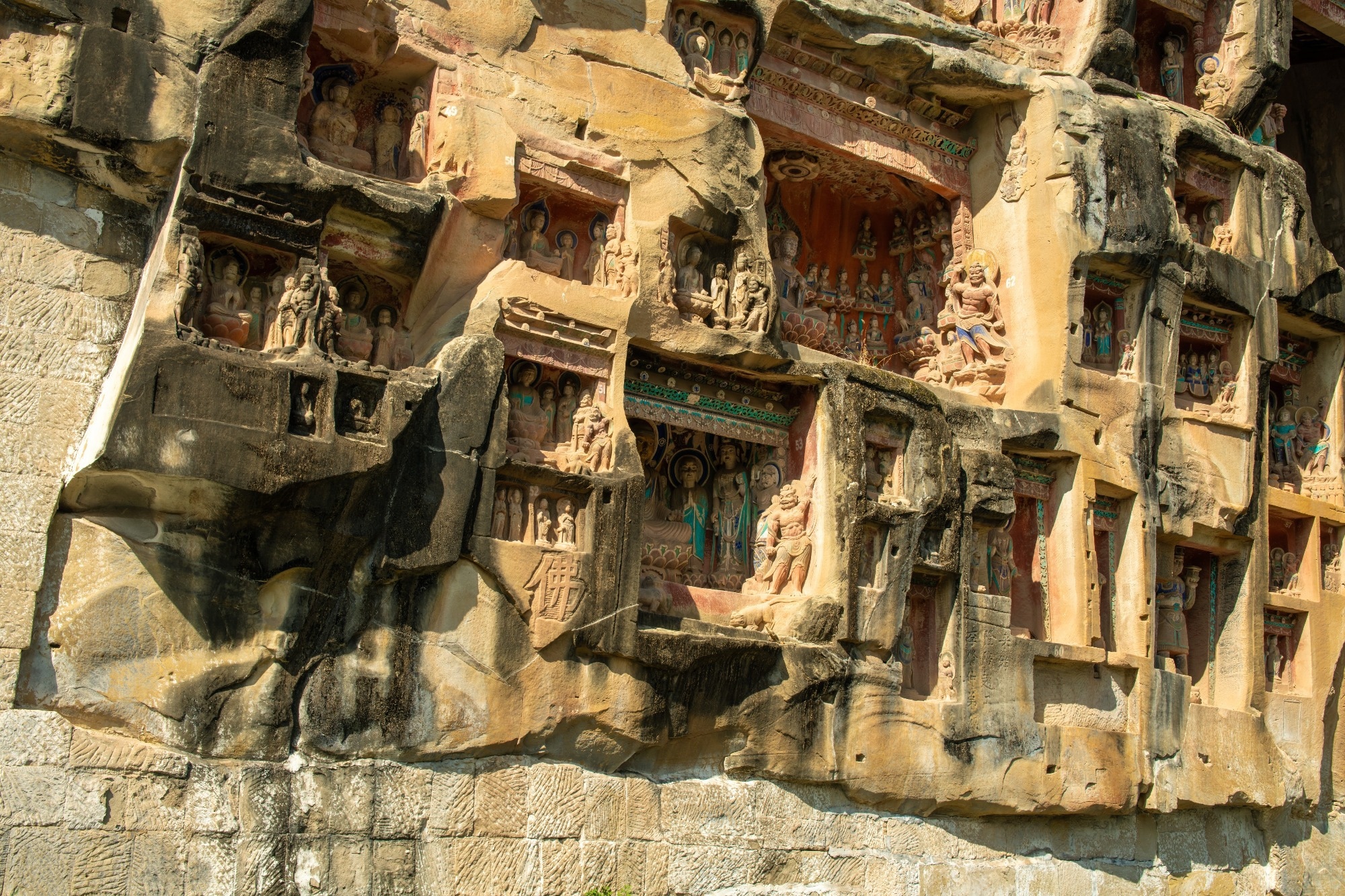 Scientists Uncover How Temperature Accelerates Salt Damage in Nankan Grotto Sandstone