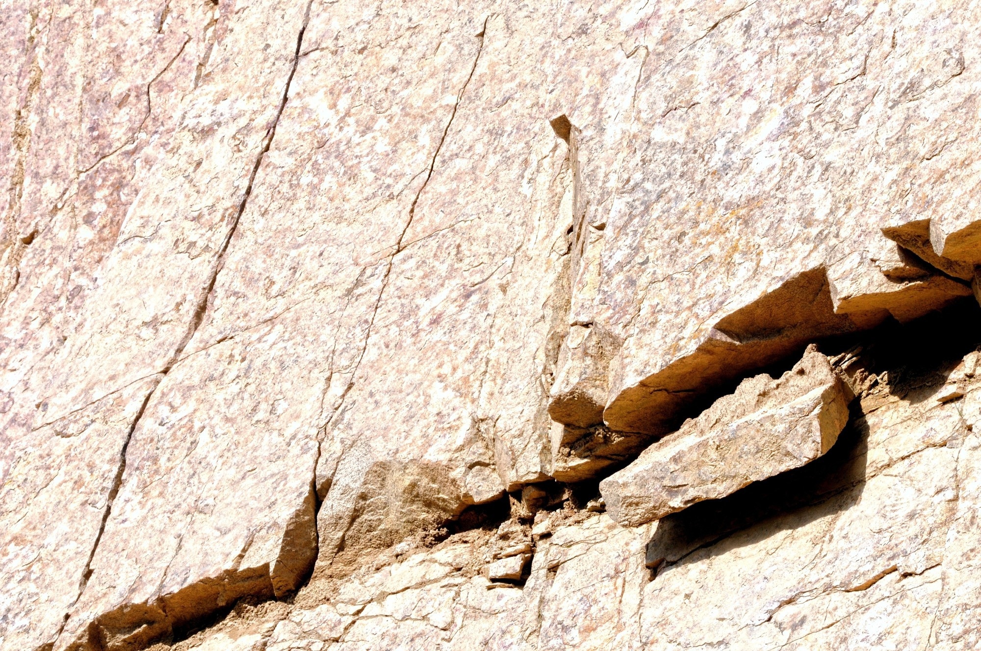 Study Reveals Stress Distribution and Support Strategies for Deep Mining Roof Stability