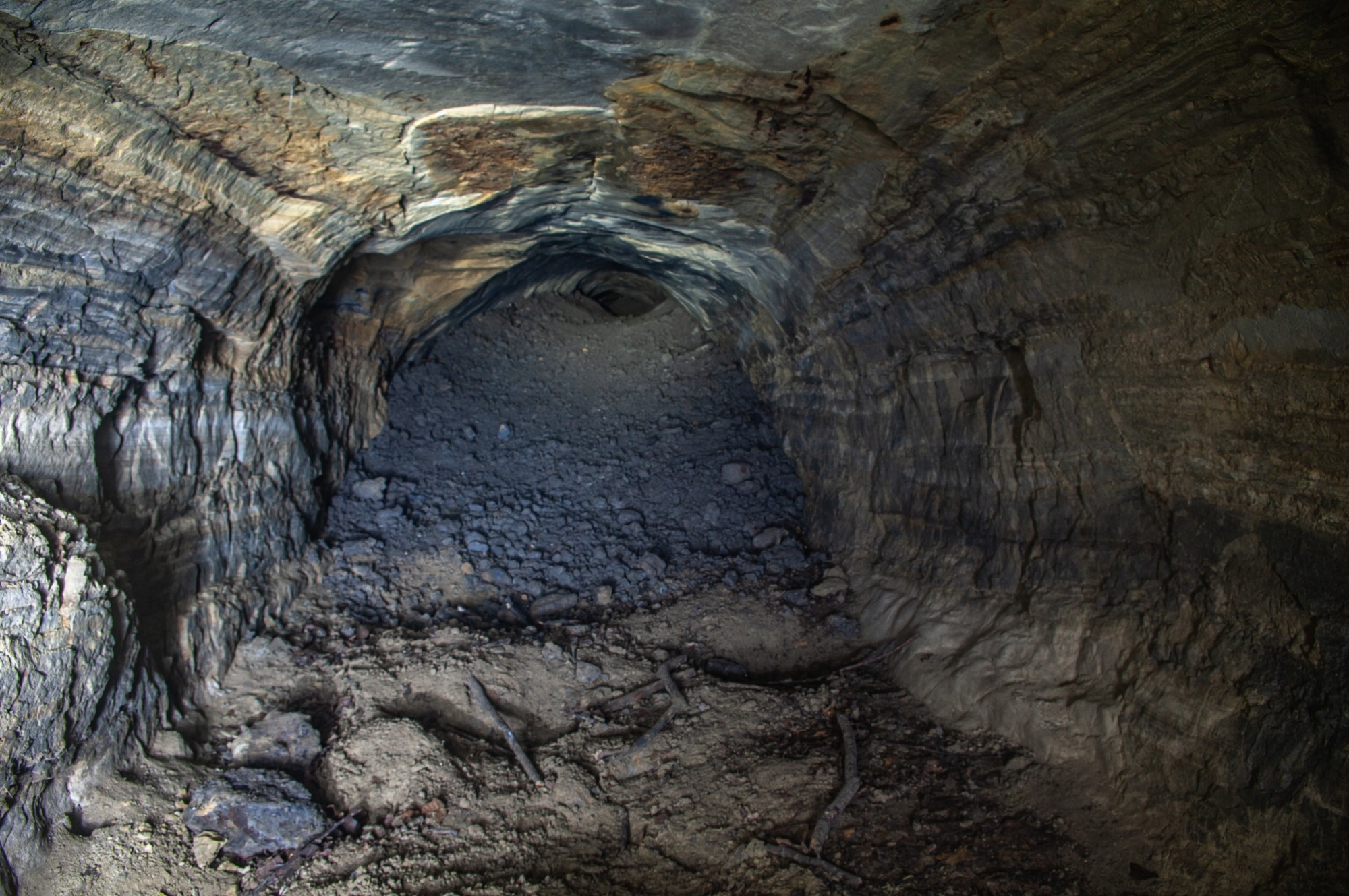 Study Reveals How Confining Pressure Could Prevent Deadly Deep-Mine Collapses