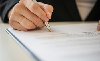 Green Shift Signs Agreement with New Peak Metals to Acquire 25% Interest in Pampa Litio S.A.