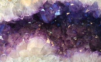 Study Uncovers Unique Formation of Amethyst and Agate Geodes