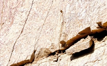 Study Reveals Stress Distribution and Support Strategies for Deep Mining Roof Stability