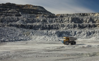 Fractal Dimension Signals Give Miners A 5-Day Head Start on Dangerous Rock Bursts